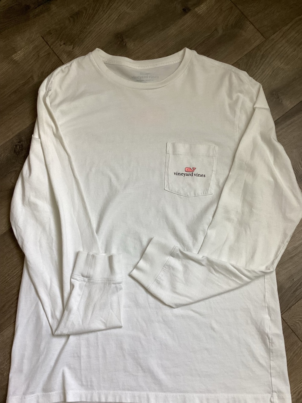 Vineyard Vines Men's White Long-Sleeve Pocket Tee size M
